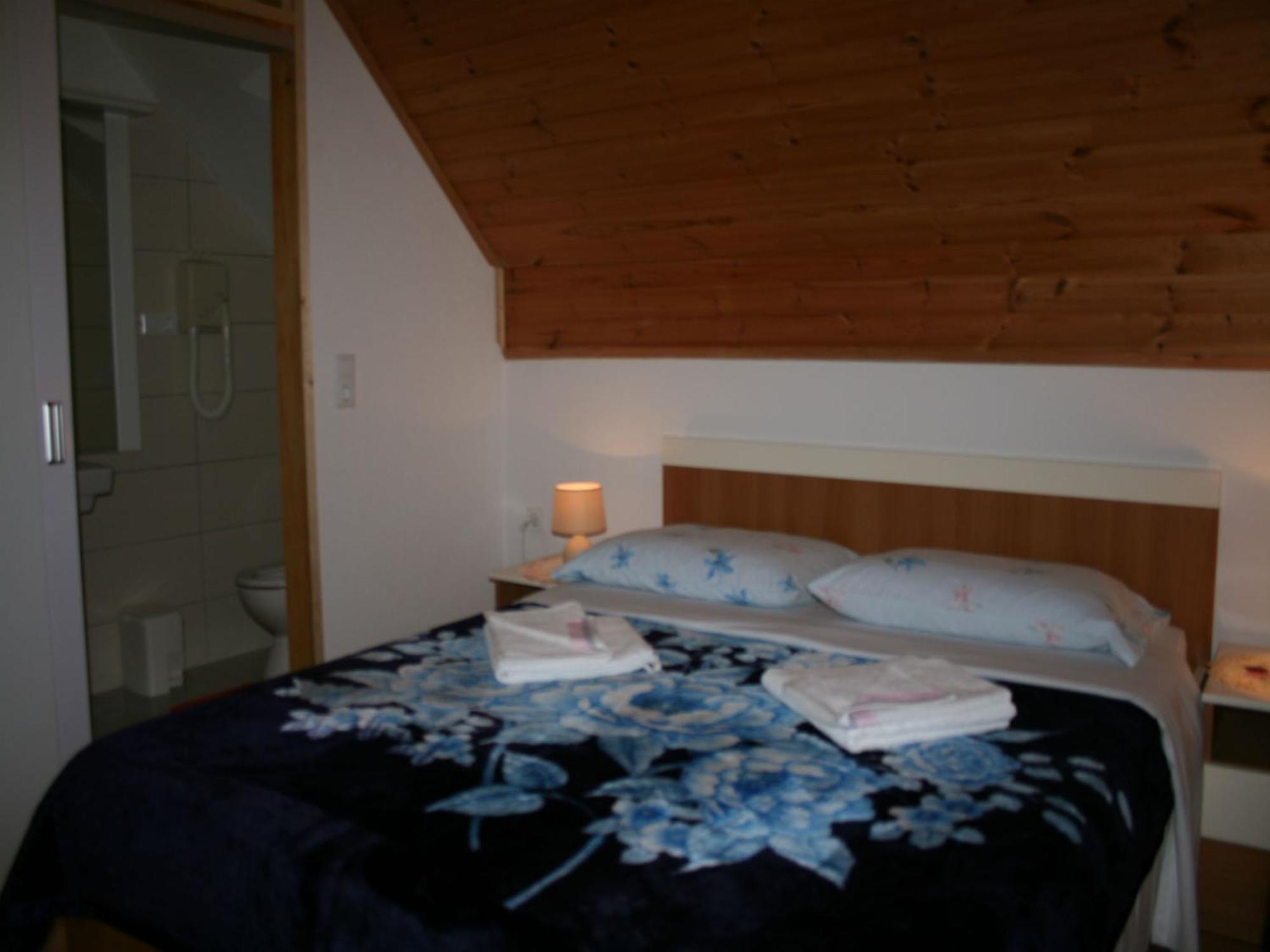Adriana Guesthouse Jezerce Værelse billede
